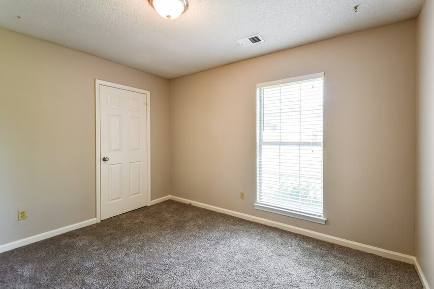 Building Photo - 7417 Hunters Hollow Ln