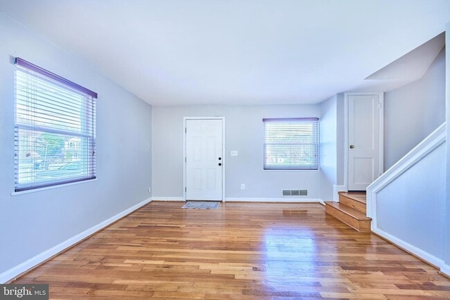 Building Photo - 2319 Riverview Terrace