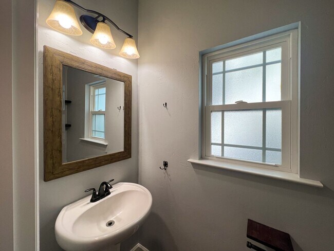 Building Photo - 3BR/2.5BA Townhouse in Sorrento - availabl...