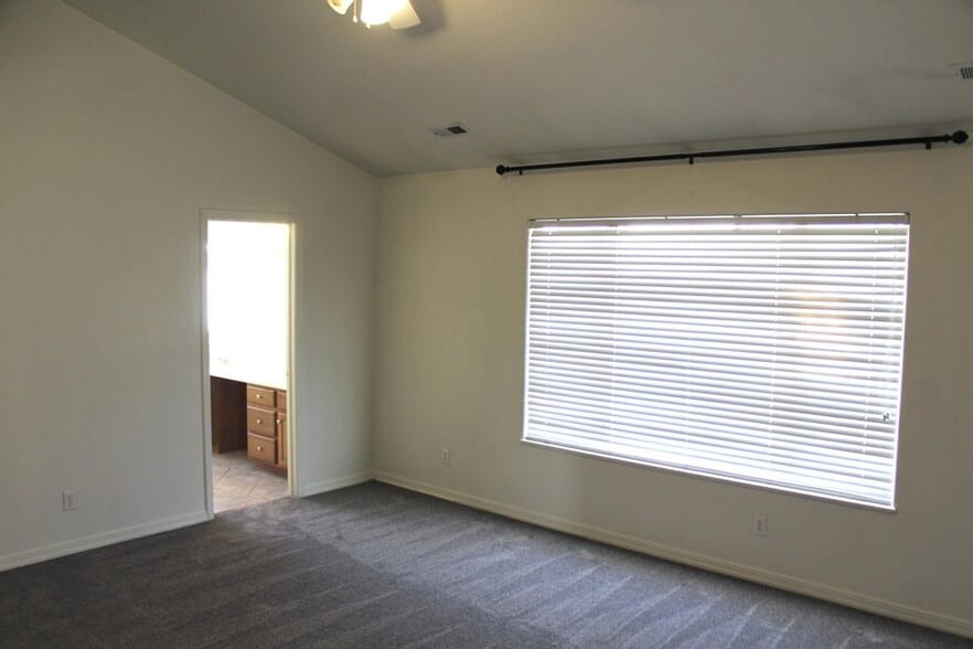 Building Photo - 1194 Hawberry Cir