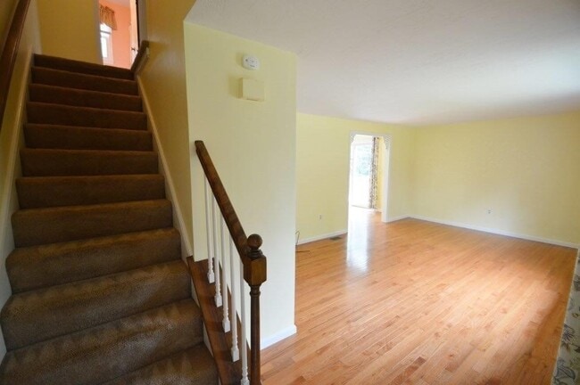 Building Photo - 128 Ridge Rd