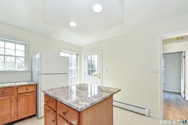 Building Photo - 5 Moody Ave