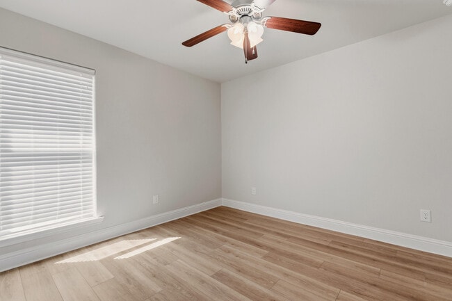 Building Photo - 13810 Avenue W