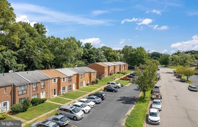 Building Photo - 10 Oak Dr
