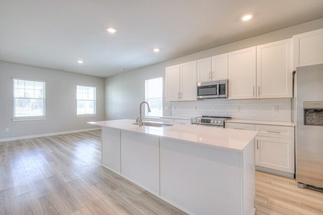 Building Photo - 531 Swanholme Dr