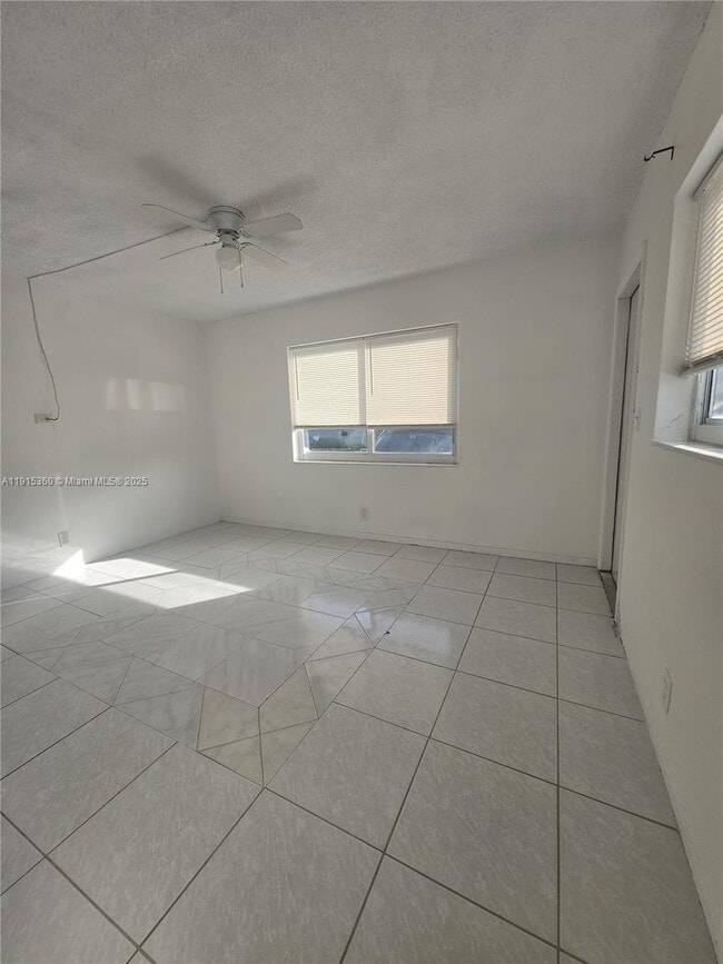 Building Photo - 1400 N 17th Ave