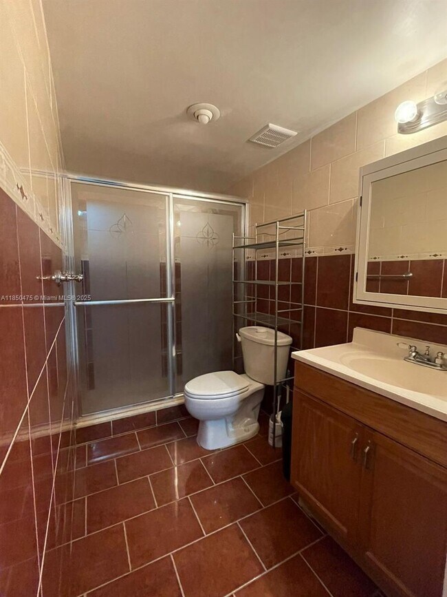 Building Photo - 250 180th Dr