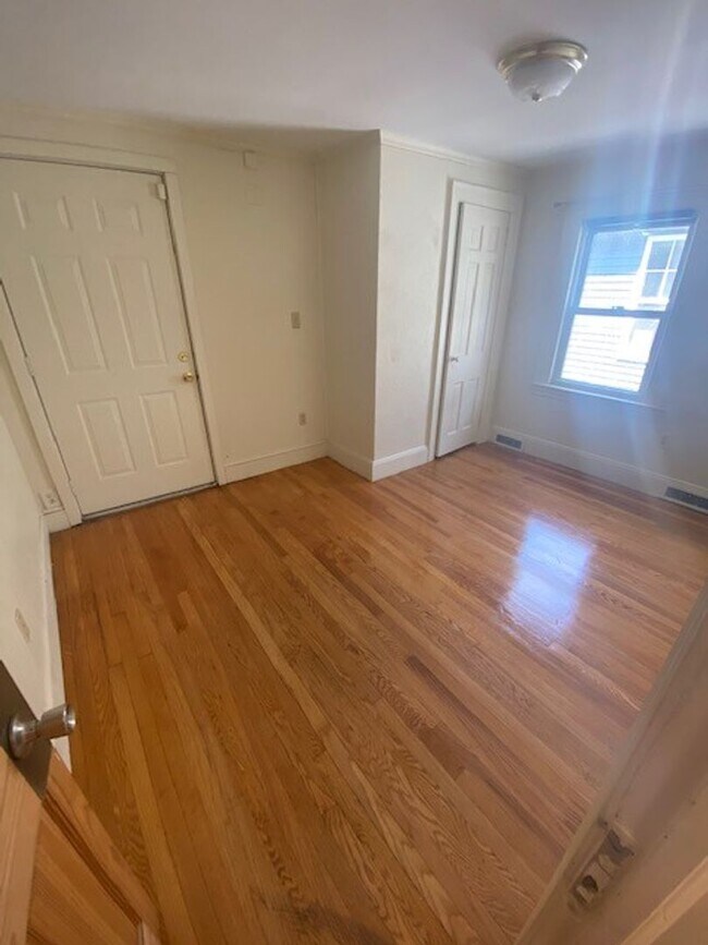 Building Photo - Beautiful Single Family House for Rent Right by Yale!