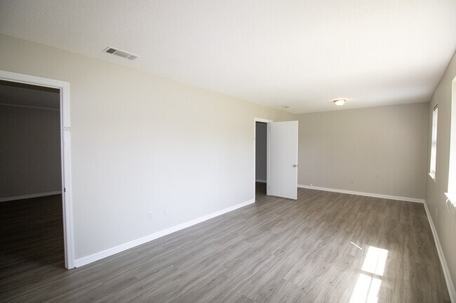 Building Photo - 217 Allenwood Dr