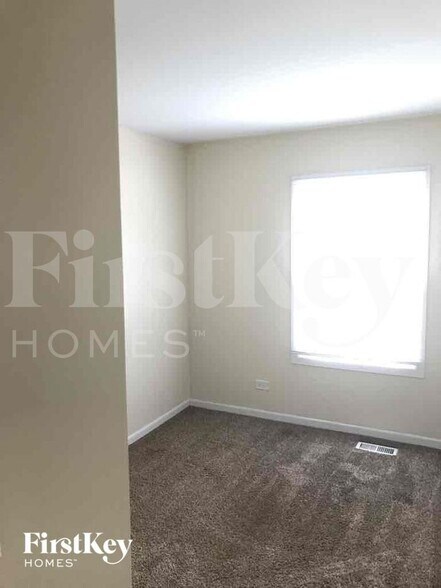 Building Photo - 1493 Glen Ellyn Rd