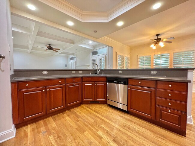 Building Photo - 5 Bed, 3.5 Bath w/ 3 Car Garage Less than 1 Mile from Downtown Franklin