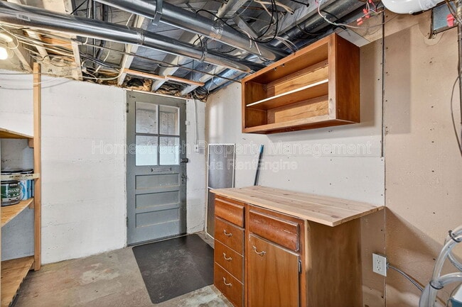 Building Photo - 1255 St Antoine St