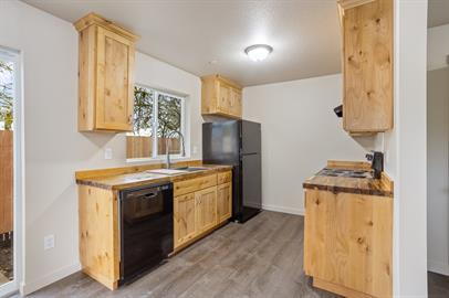 Building Photo - Modern Duplex 3 Bedrooms