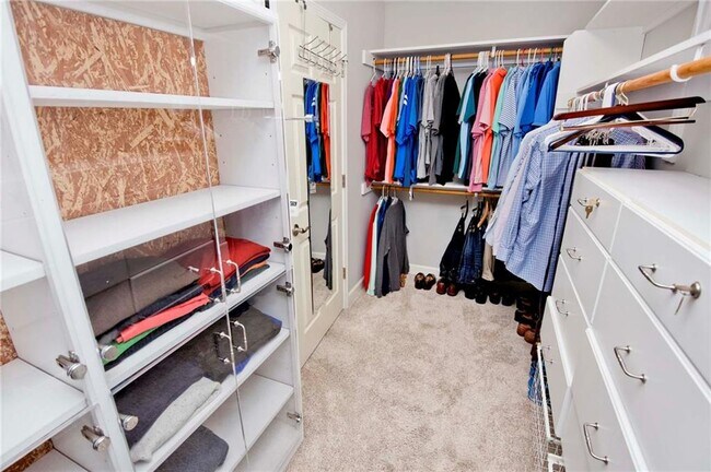 Building Photo - 6740 Spirit Lake Dr