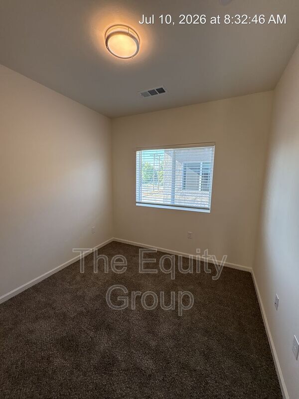 Building Photo - 723 S Pinkham St