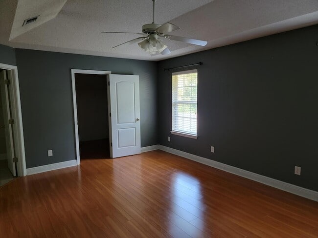 Building Photo - 614 Territory Ln