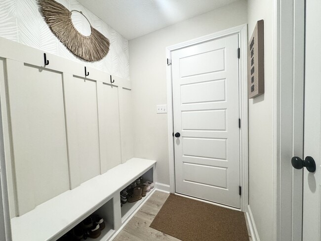 Building Photo - 958 Alton Dr