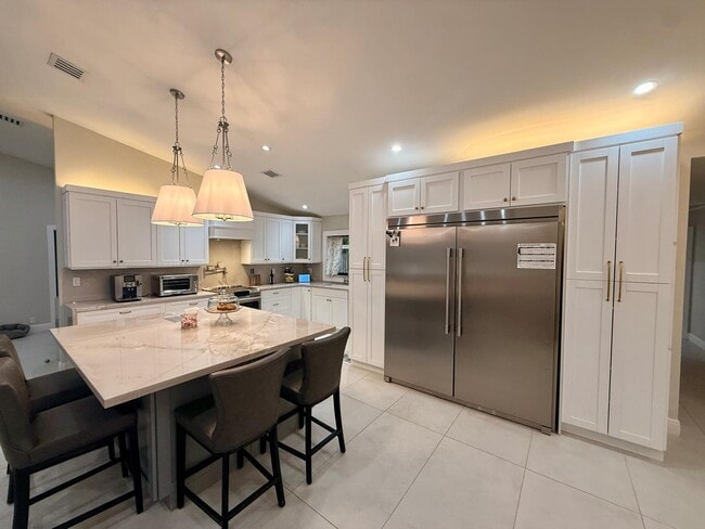 Building Photo - 14191 Snowberry Dr