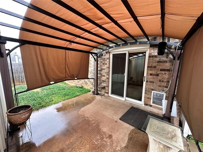 Building Photo - 2221 NE 8th St