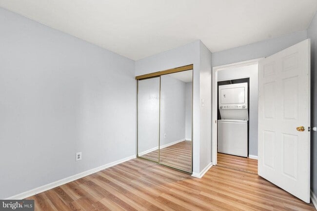 Building Photo - 1607 Hawthorne Ct