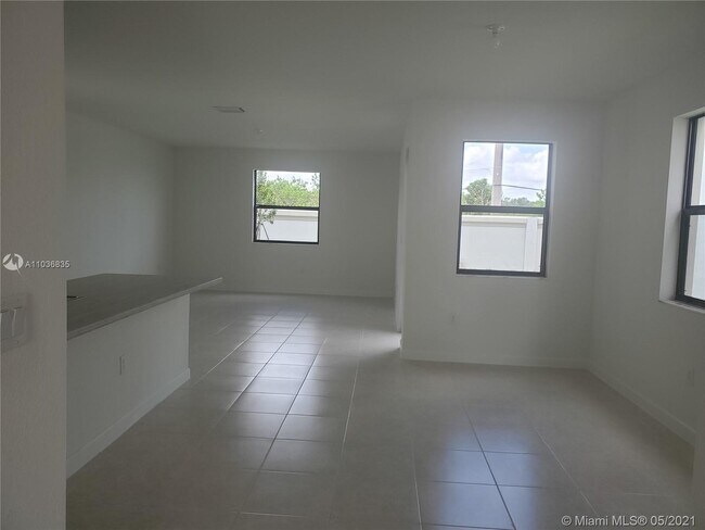 Building Photo - 11036 W 35th Way