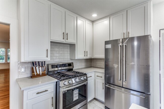 Building Photo - 4601 Pershing Ave