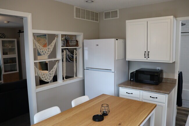 Building Photo - 946 32nd Ave N