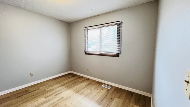 Building Photo - 431 S Village Ct