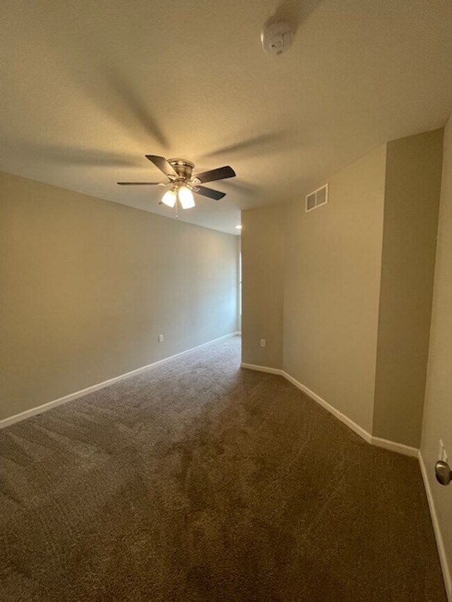 Building Photo - 208 Tyler St