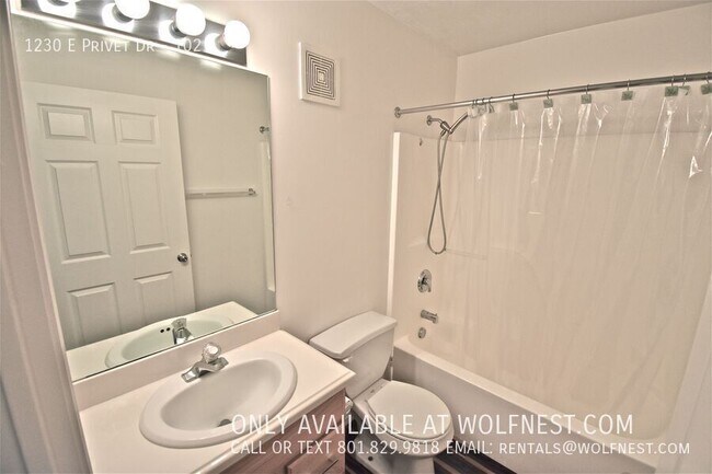 Building Photo - 1230 Privet Dr