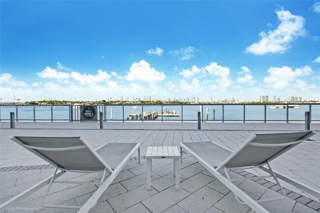 Building Photo - 1000 West Ave