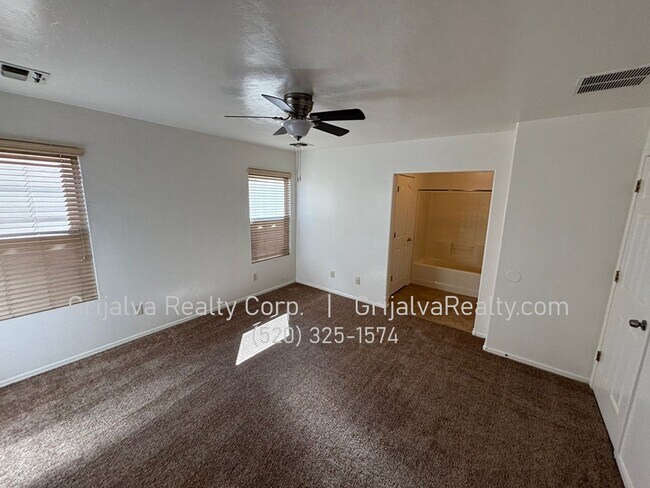 Building Photo - Beautiful 2-story 4-Bedroom, 2 Bath House with Loft for Rent (Green Valley)