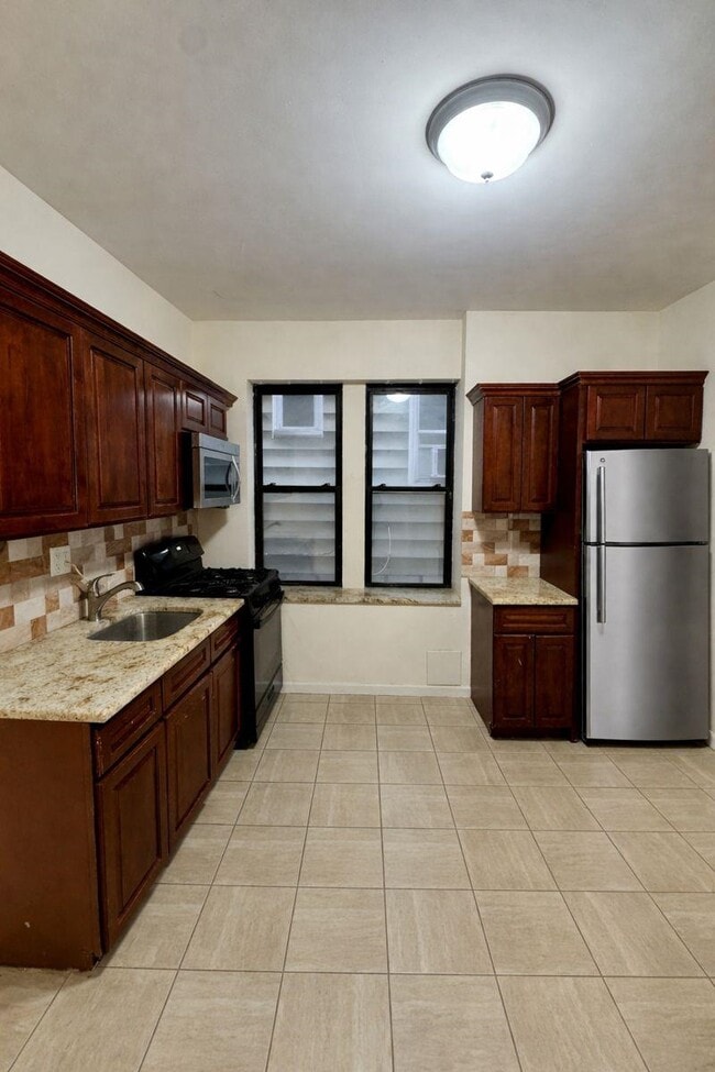 Building Photo - 250 Avenue B