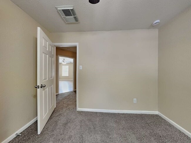 Building Photo - 13742 Clarks Fork Dr