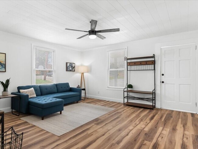 Building Photo - 160 29th St Pl SW