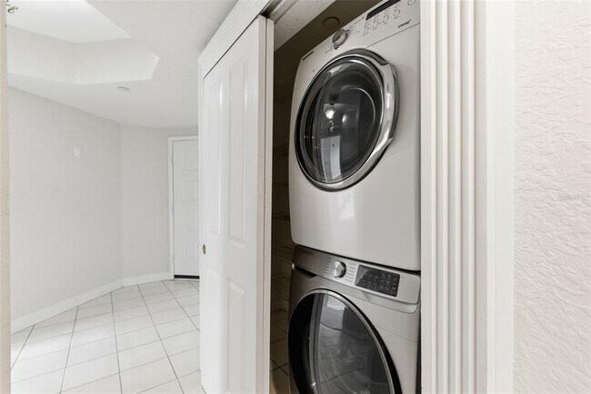 Building Photo - 4750 Dolphin Cay Ln S