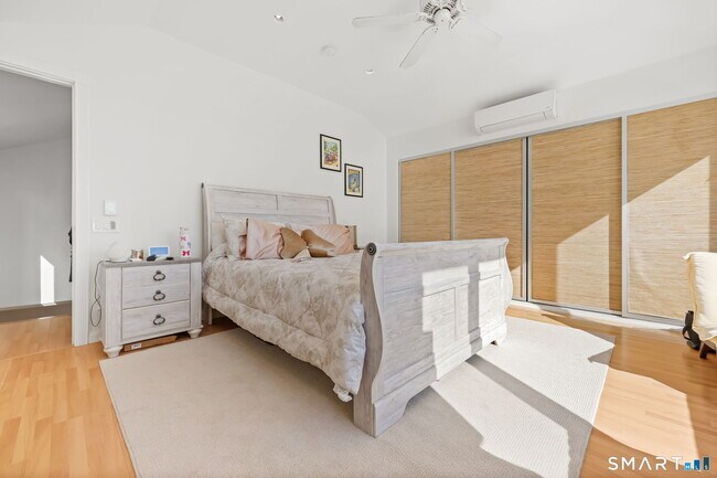 Building Photo - 1895 Fairfield Beach Rd