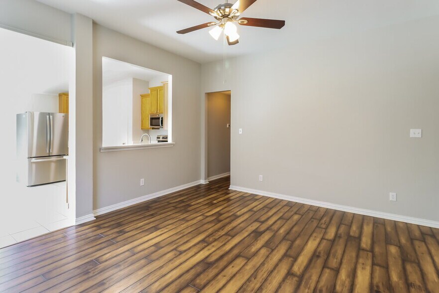 Building Photo - 1216 Sandpiper Dr