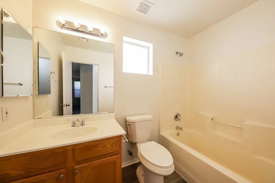 Building Photo - 1902 E Tierra Buena Ln