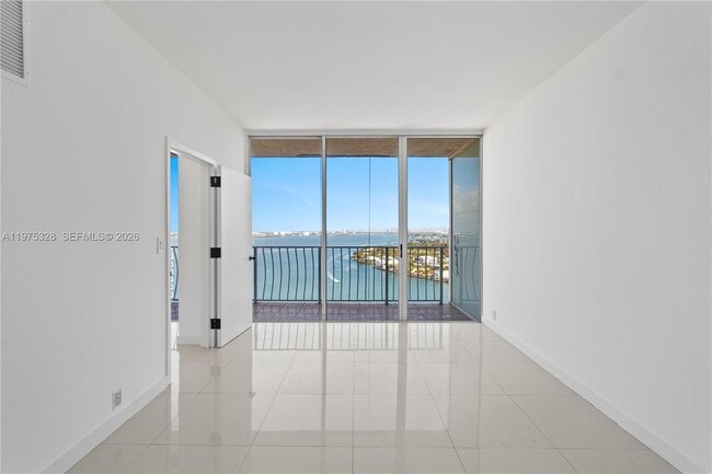 Building Photo - 7601 E Treasure Dr