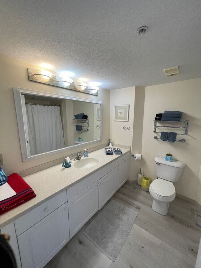 Building Photo - Oceanfront Corner View Condo - BEST VIEW & Wake up to the Oceanview from bed! DEPOSIT-FREE Rentin...