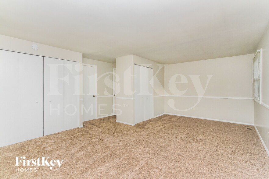 Building Photo - 11048 McDowell Dr