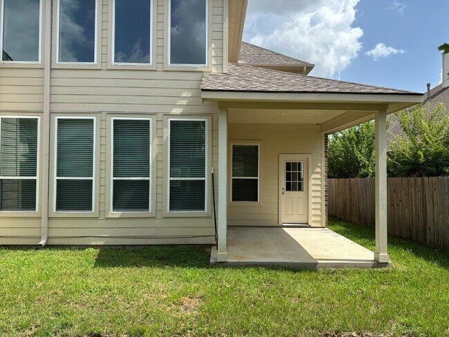 Building Photo - 16419 Lakewood Field Dr