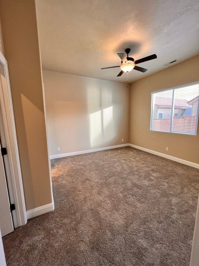 Building Photo - Townhome in Hurricane