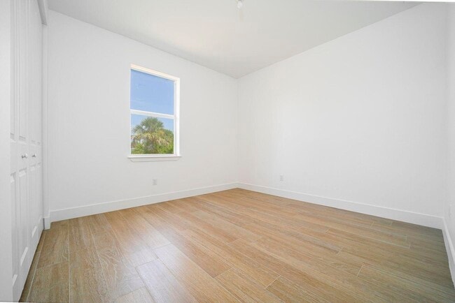 Building Photo - 15245 Brainbridge Cir