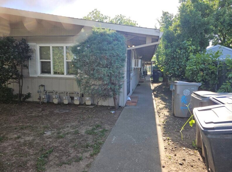 Building Photo - 2335 Erickson St