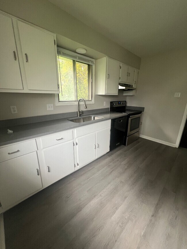 Building Photo - 11226 Roxbury Dr