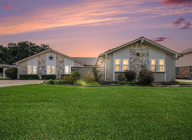 Primary Photo - 16007 Brookvilla Dr