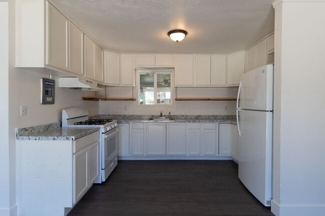 Building Photo - Newly Remodeled 2x1 in Newman!!!