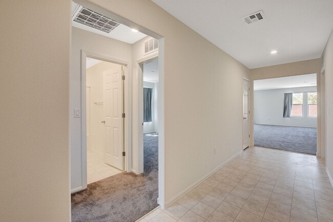 Building Photo - Newer Home in Indian Springs!